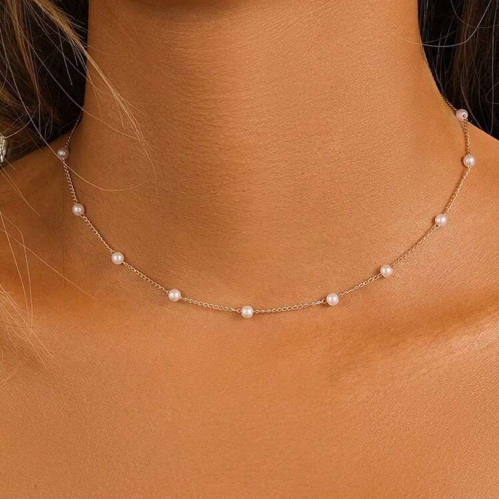 Silver Minimalist Necklace with Delicate Design and Elegant Beads